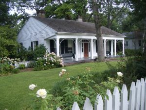 Exterior photo of The Oaks House Museum