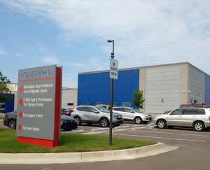 Exterior photo of drive entry at Mississippi Sports Medicine and Orthopedic Center